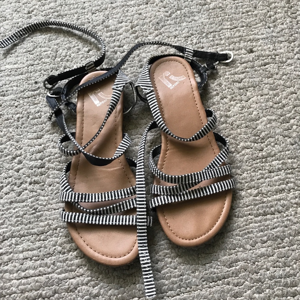 Report sandals size 7